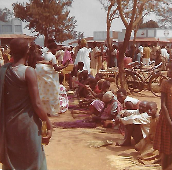 Le marché de Gitega - Burundi, Rwanda - Un si beau diplôme ! par Scholastique Mukasonga - Gallimard